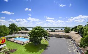 Super 8 By Wyndham Brockville